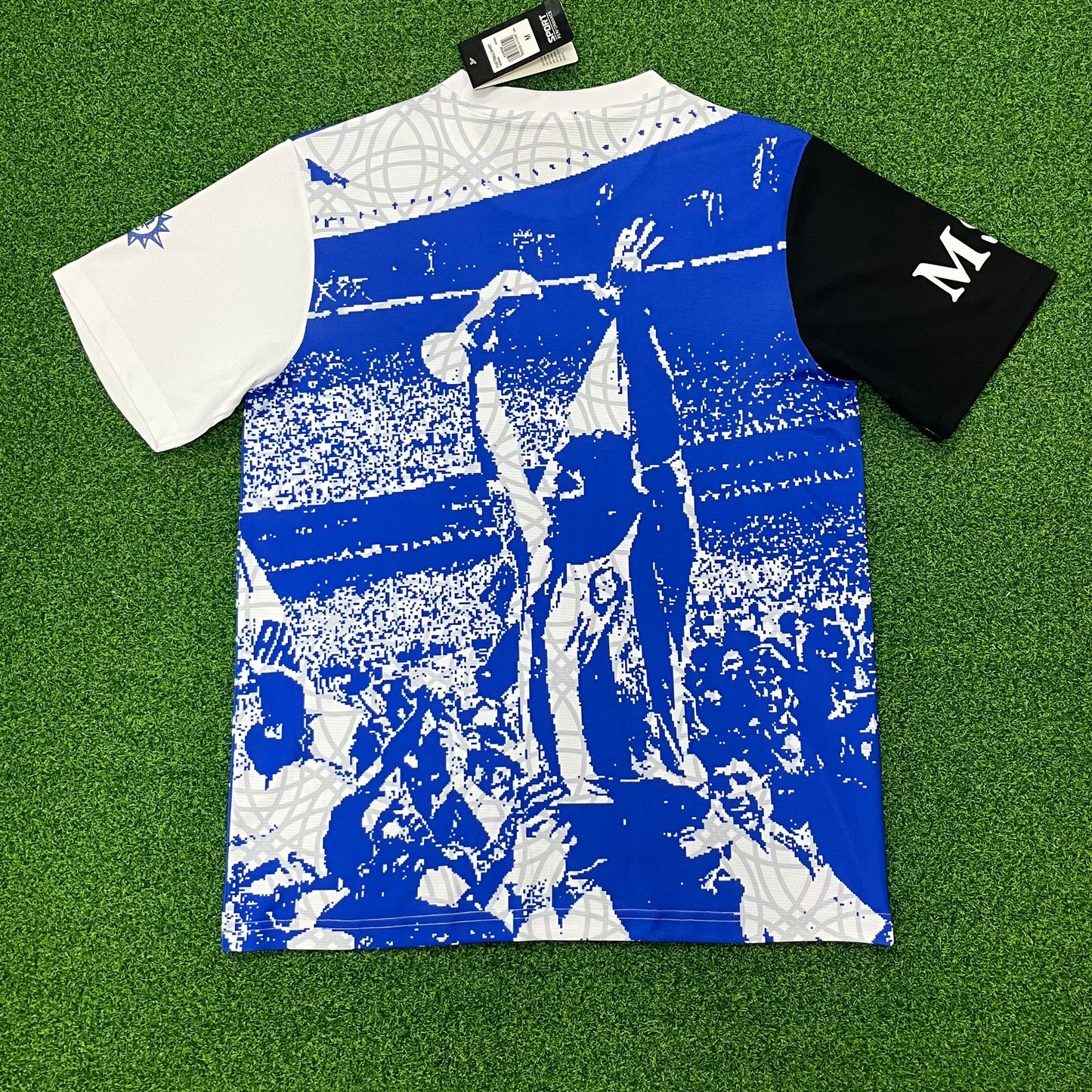 חולצת כדורגל נאפולי ומארדונה מיוחדת