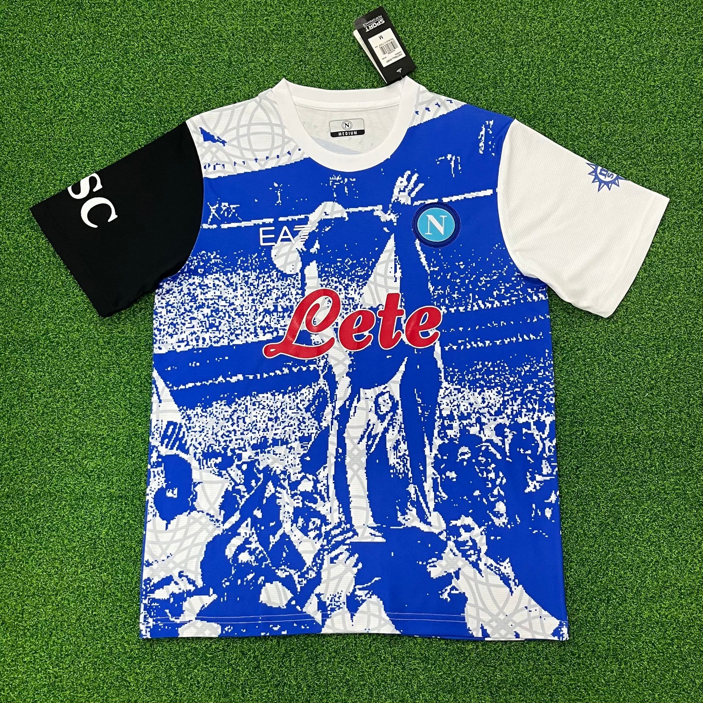 חולצת כדורגל נאפולי ומארדונה מיוחדת