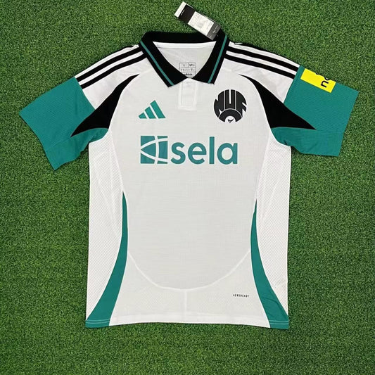 ניוקאסל שלישית 24/25