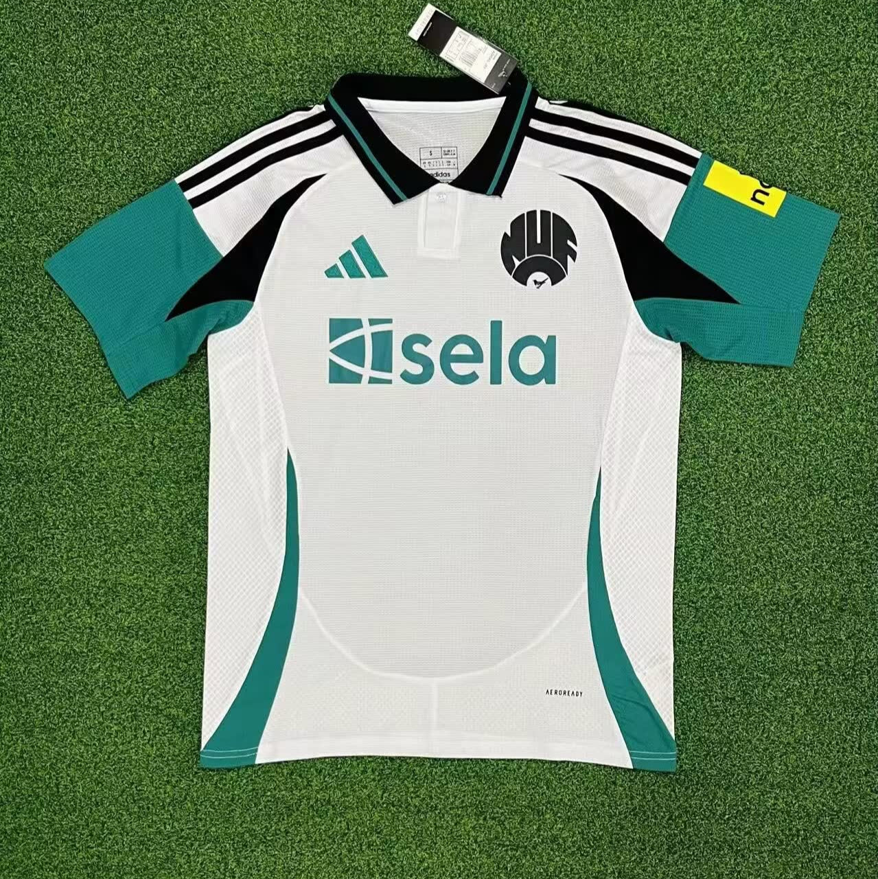 ניוקאסל שלישית 24/25