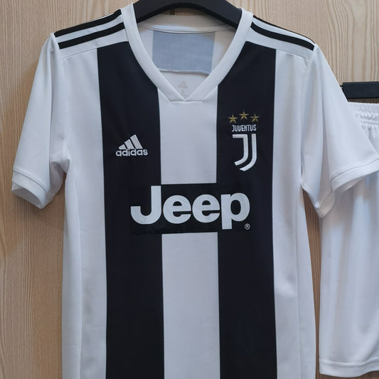 יובנטוס בית 18/19