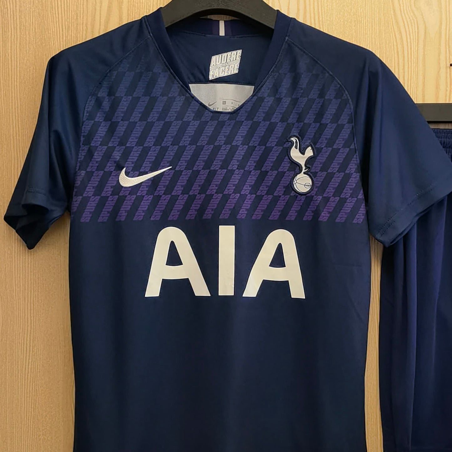 טוטנהאם חוץ 19/20